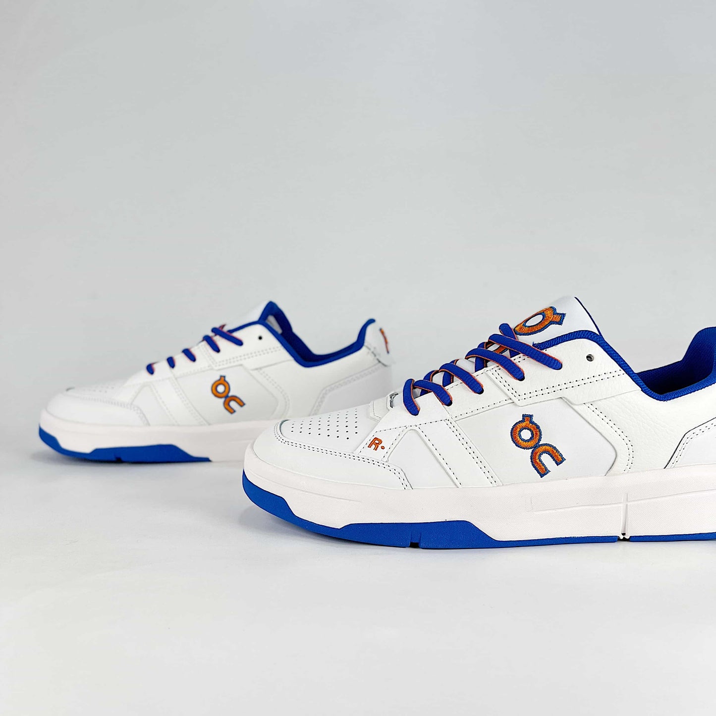 On THE ROGER CH Varsity – White & Royal Blue Unisex Premium Tennis-Inspired Lifestyle Sneakers