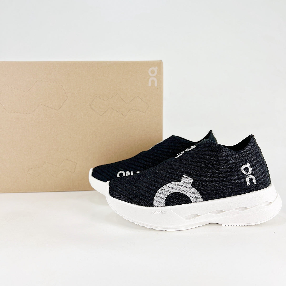 On Cloud Boom – Kids Lightweight Breathable Slip-On Running Shoes | Black & White