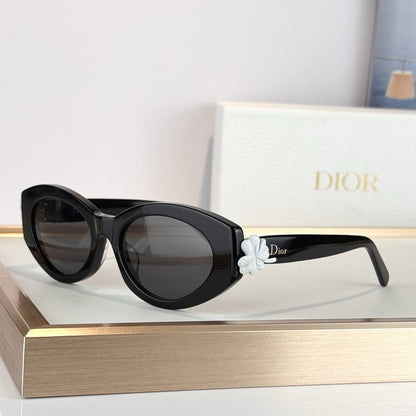 D**R Cat-Eye Oval Sunglasses | Rose Pink Acetate Frame & Dark Green 3D Floral Detail