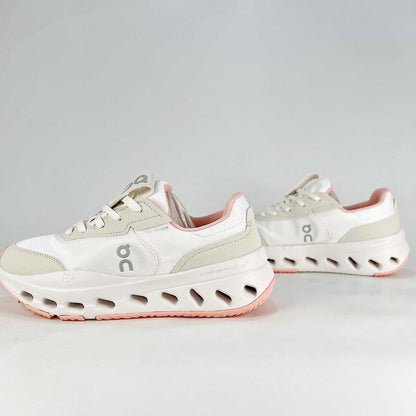 On The Roger Wildcard – White & Cream Unisex Premium Retro Tennis Comfortable Versatile Lifestyle Sneakers