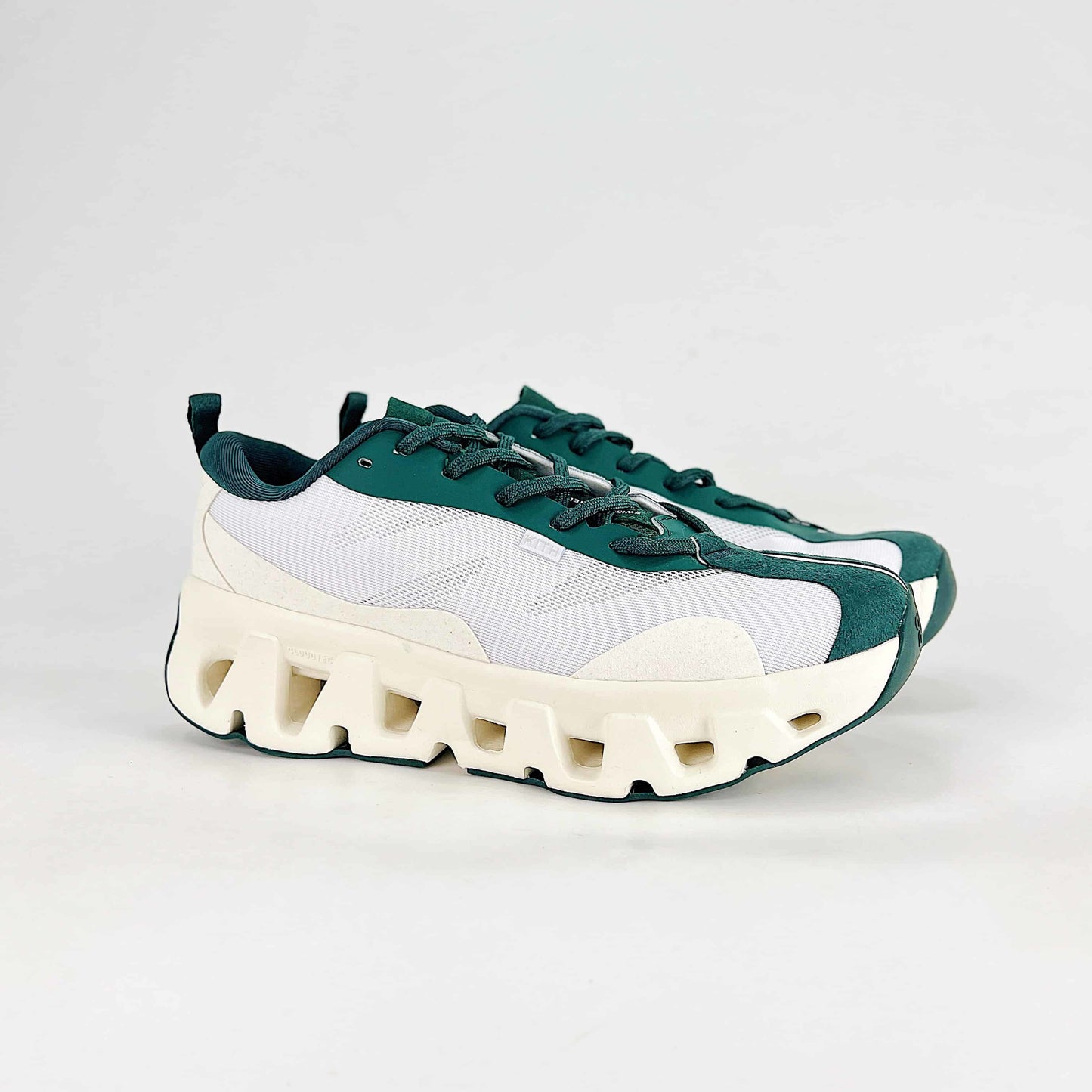 On Cloudswift K-Tech – White & Forest Green Unisex Lightweight Comfortable Durable Lifestyle Sneakers